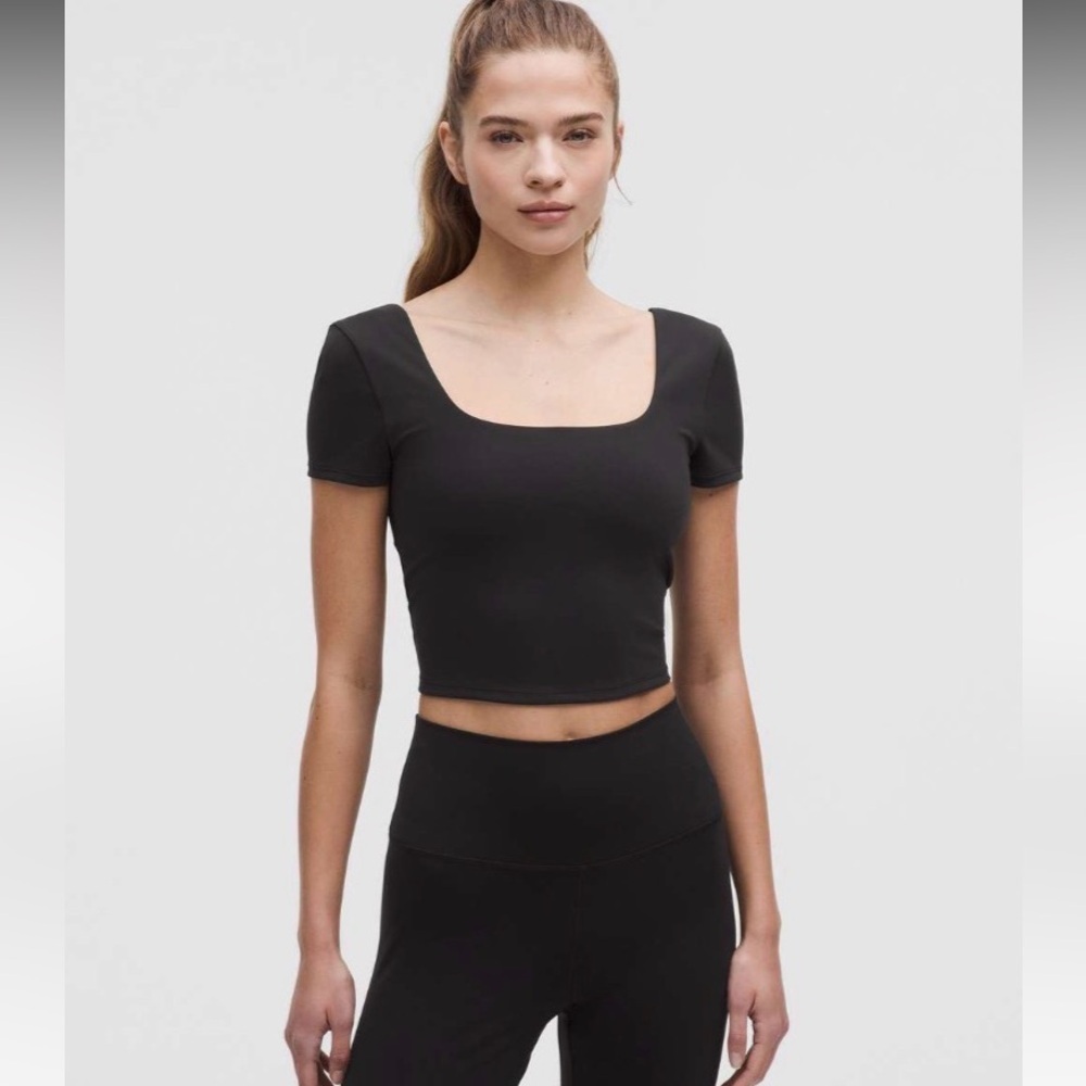 Lululemon Wunder Under SmoothCover Square-Neck T-Shirt
Black